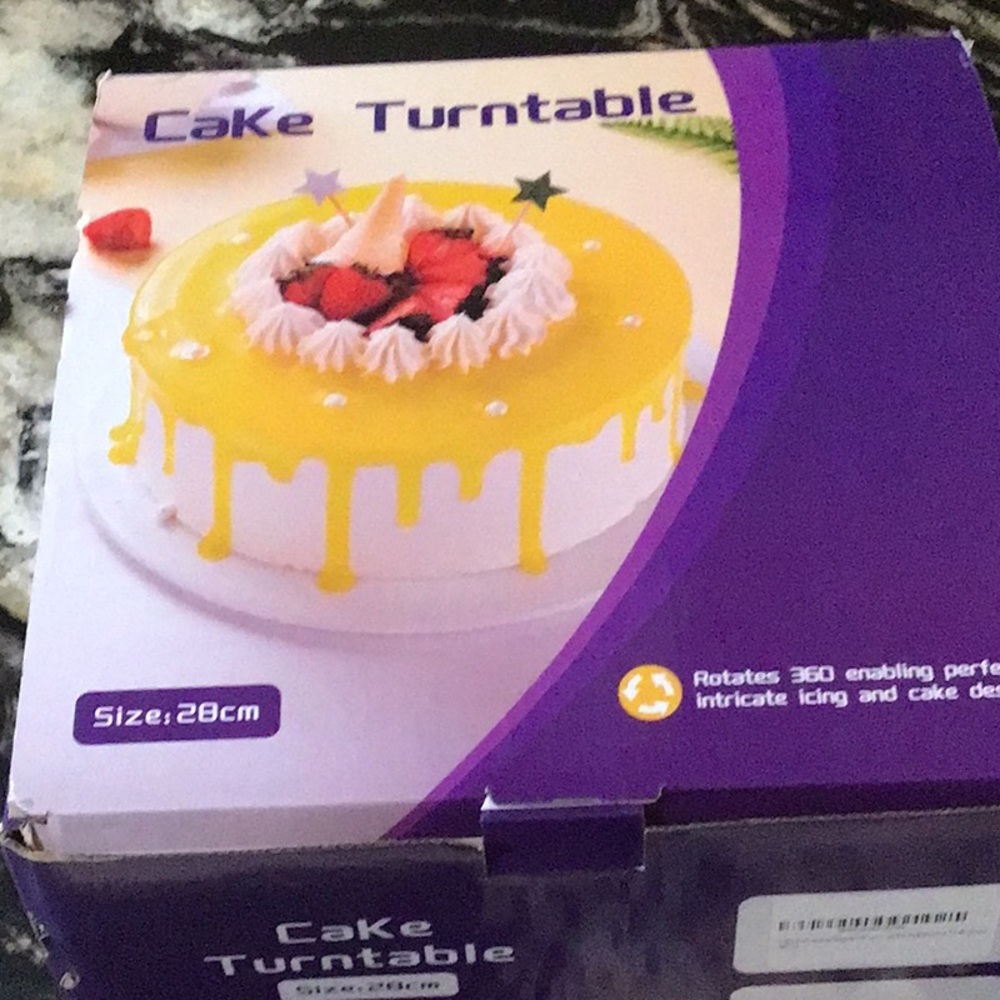 Cake decorating kit